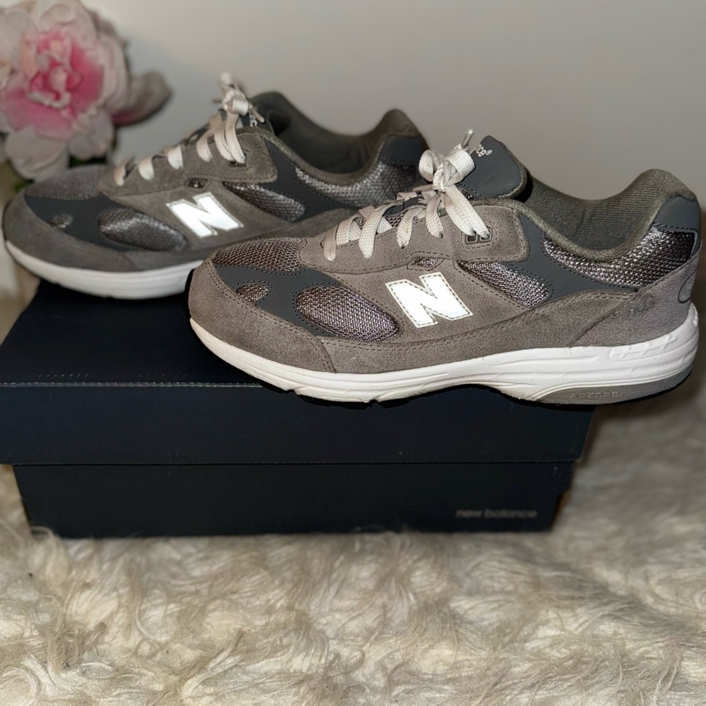 NEW BALANCE 993 Sz:7 Big Kids. Great condition, authentic, comes with/box - Picture 6 of 12